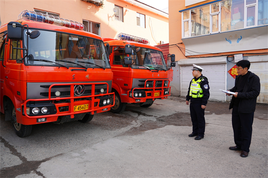 1745374663792485.jpg 泉林公司开展营林生产前通勤车辆安全检查活动(3).jpg