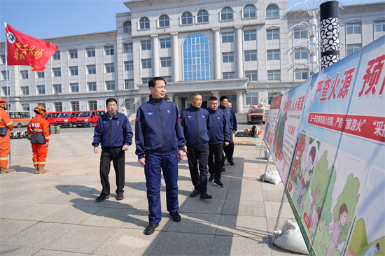 泉林公司：检验专业扑火队战法训练成效筑牢高火险期森林“防火墙”（1）.jpg
