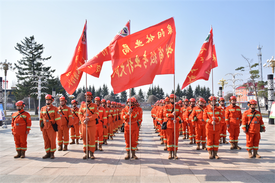 泉林公司：检验专业扑火队战法训练成效筑牢高火险期森林“防火墙”（2）.jpg