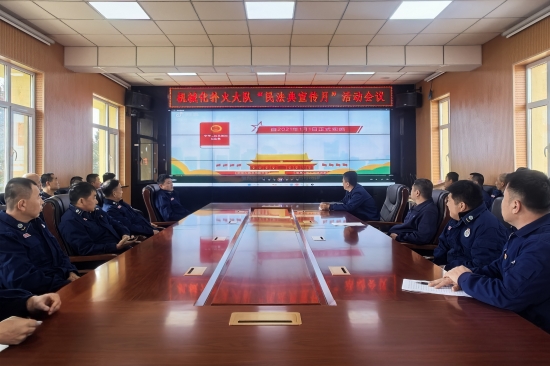 机械化扑火大队开展“民法典与生活同行”普法宣传活动（1）.jpg
