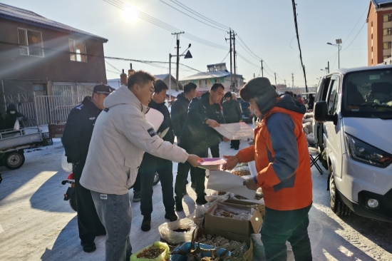 舌尖不碰“红线” 生态方有“底线” 泉林公司开展野生动物保护普法宣传活动（1）.jpg