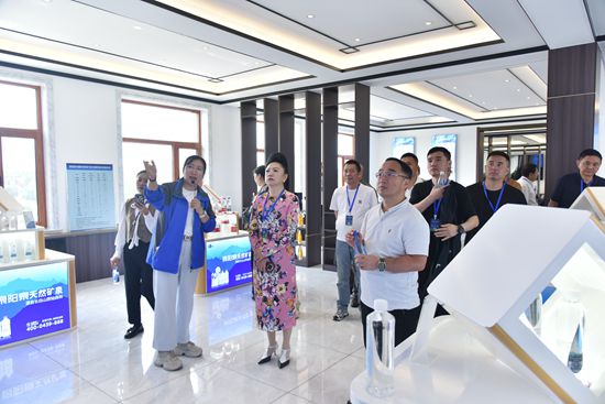 2.在泉阳泉饮品公司_副本.jpg